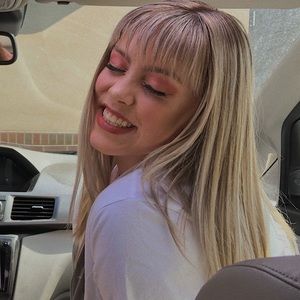 Meet your Posher, Chloe